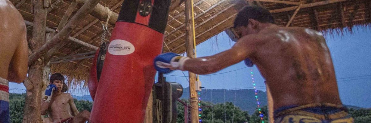 Buarkaw Banchamek training in Thailand