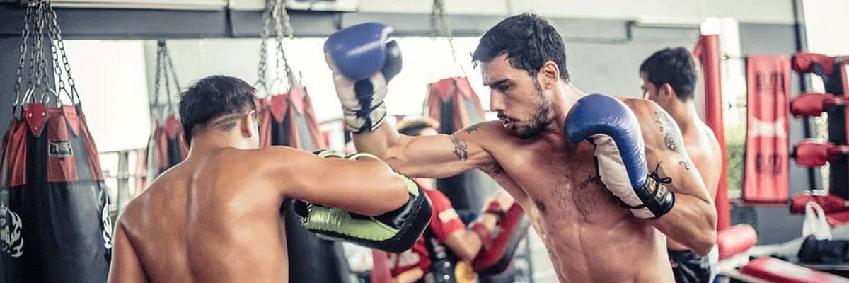 Daily MuayThai boxing classes in the heart of Bangkok city , suitable for beginners and athletes